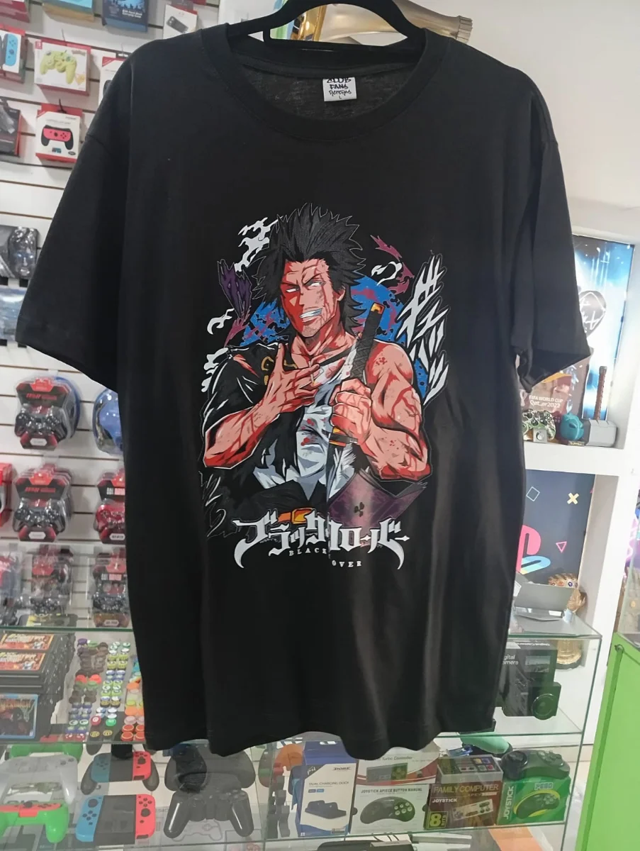 Remera negra Black Clover