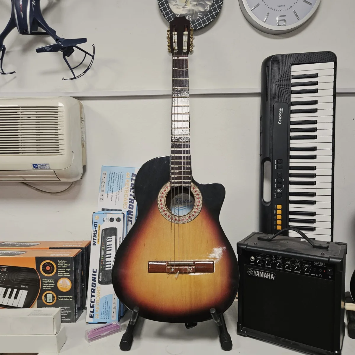 Guitarra clásica color sunburst