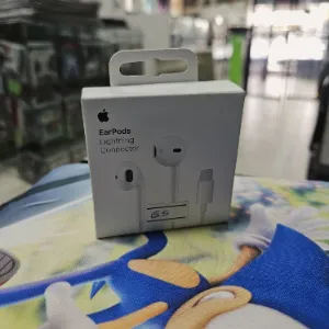 Auriculares tipo EarPods con conector Lightning