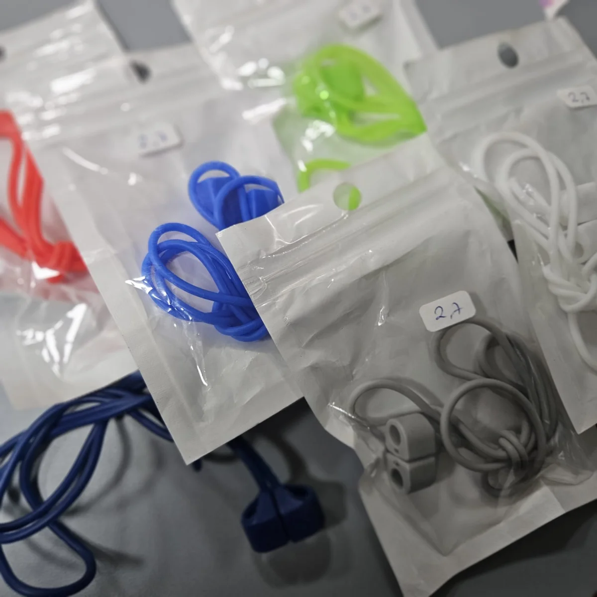 Auriculares con cable colores variados