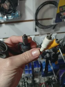 Cable USB a tres conectores RCA