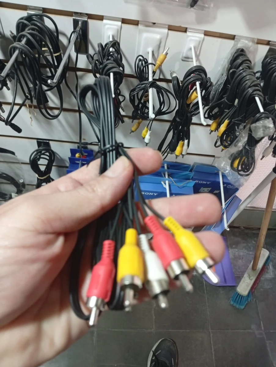 Cable audiovisual de tres conectores RCA