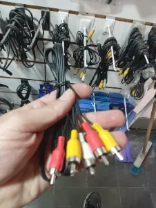 Cable audiovisual de tres conectores RCA