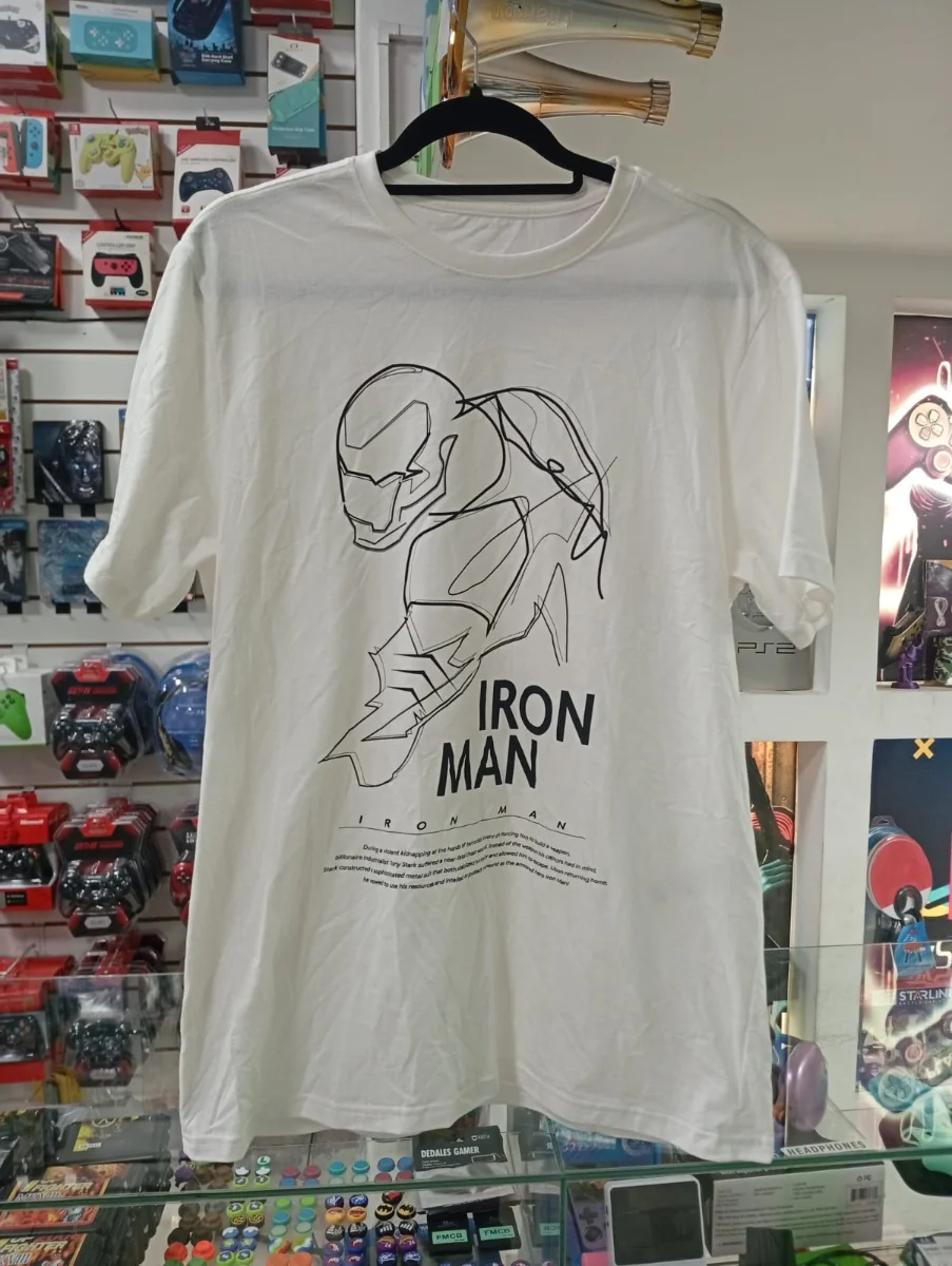 Remera blanca Iron Man diseño minimalista — foto 1
