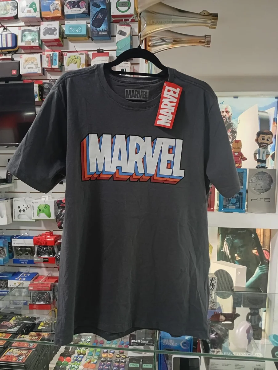Remera gris oscuro Marvel logo