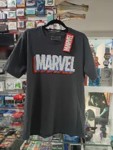 Remera gris oscuro Marvel logo
