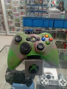 Funda protectora camuflada para joystick Xbox 360 rosa y verde