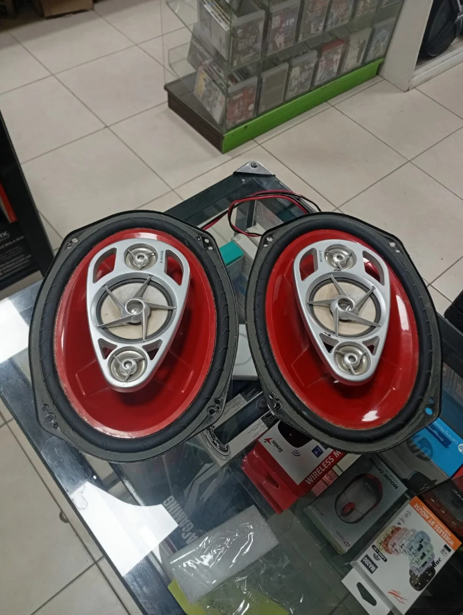 Par de parlantes 6x9 ovalados rojo marca Sony