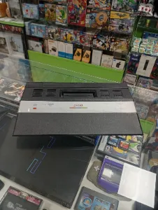 Consola retro estilo Atari 2600 con 208 juegos