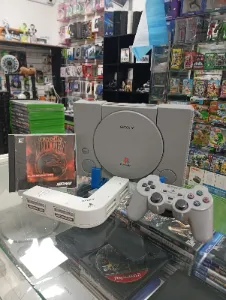 PlayStation 1 con PSIO y Mortal Kombat Trilogy
