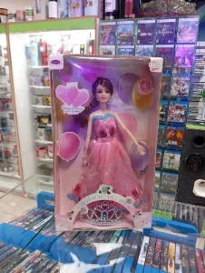 Muñeca princesa con vestido rosa y tiara