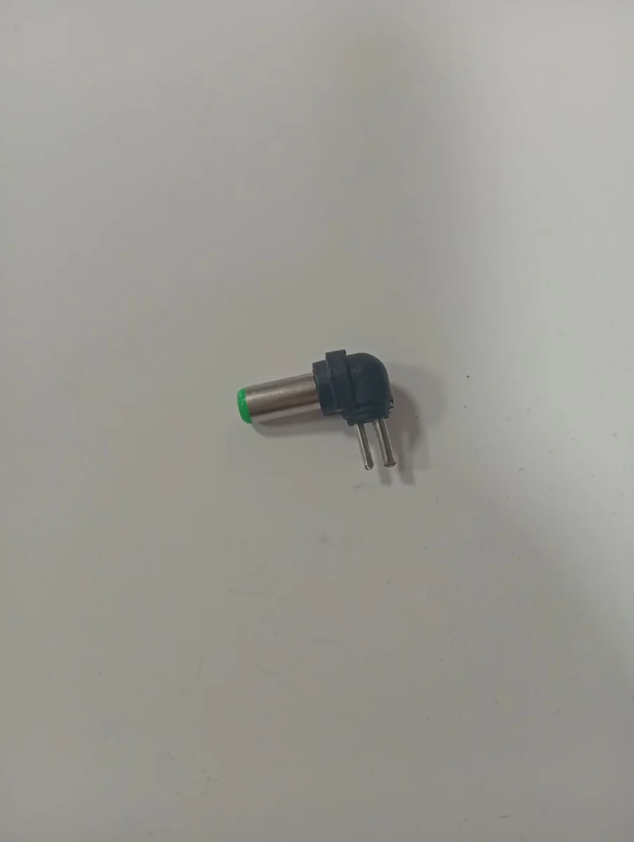 Jack DC de panel con punta identificadora verde