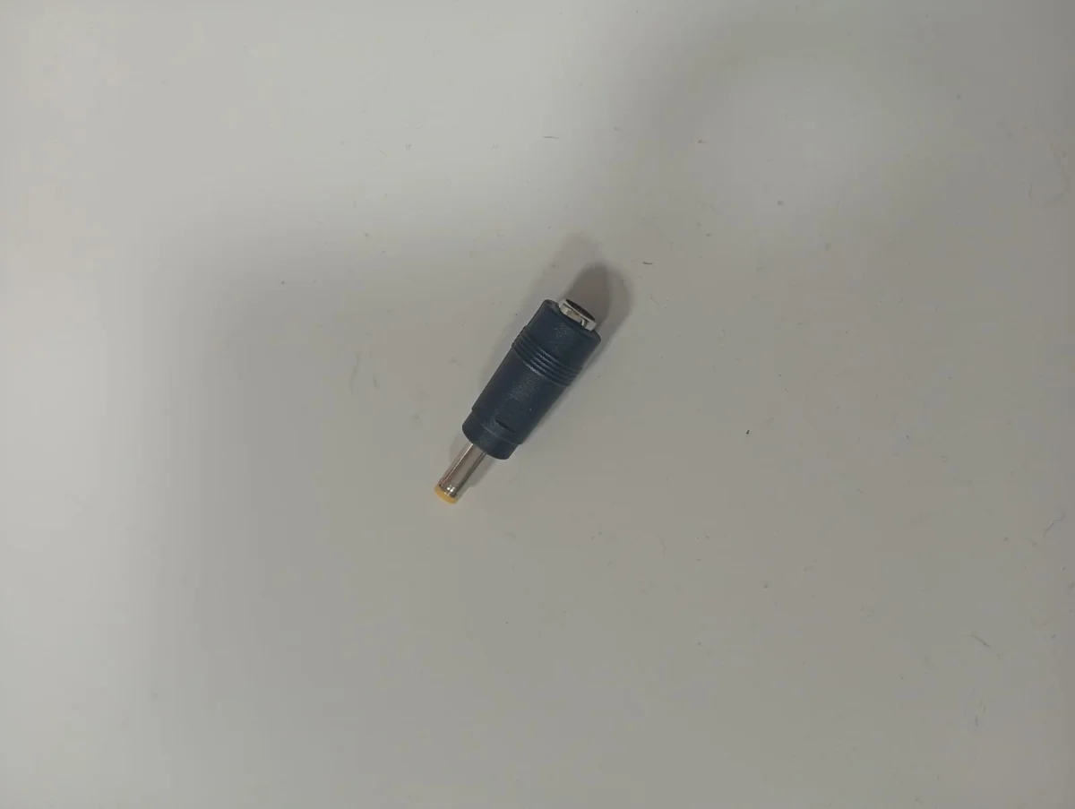 Adaptador DC con conector cilíndrico