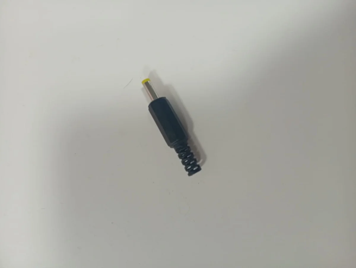 Cable corto con conector de alimentación DC