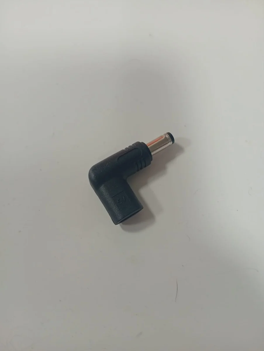 Adaptador DC en ángulo tipo barril