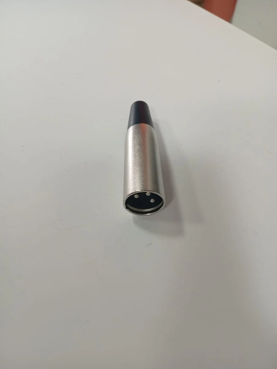Conector XLR macho de 3 pines
