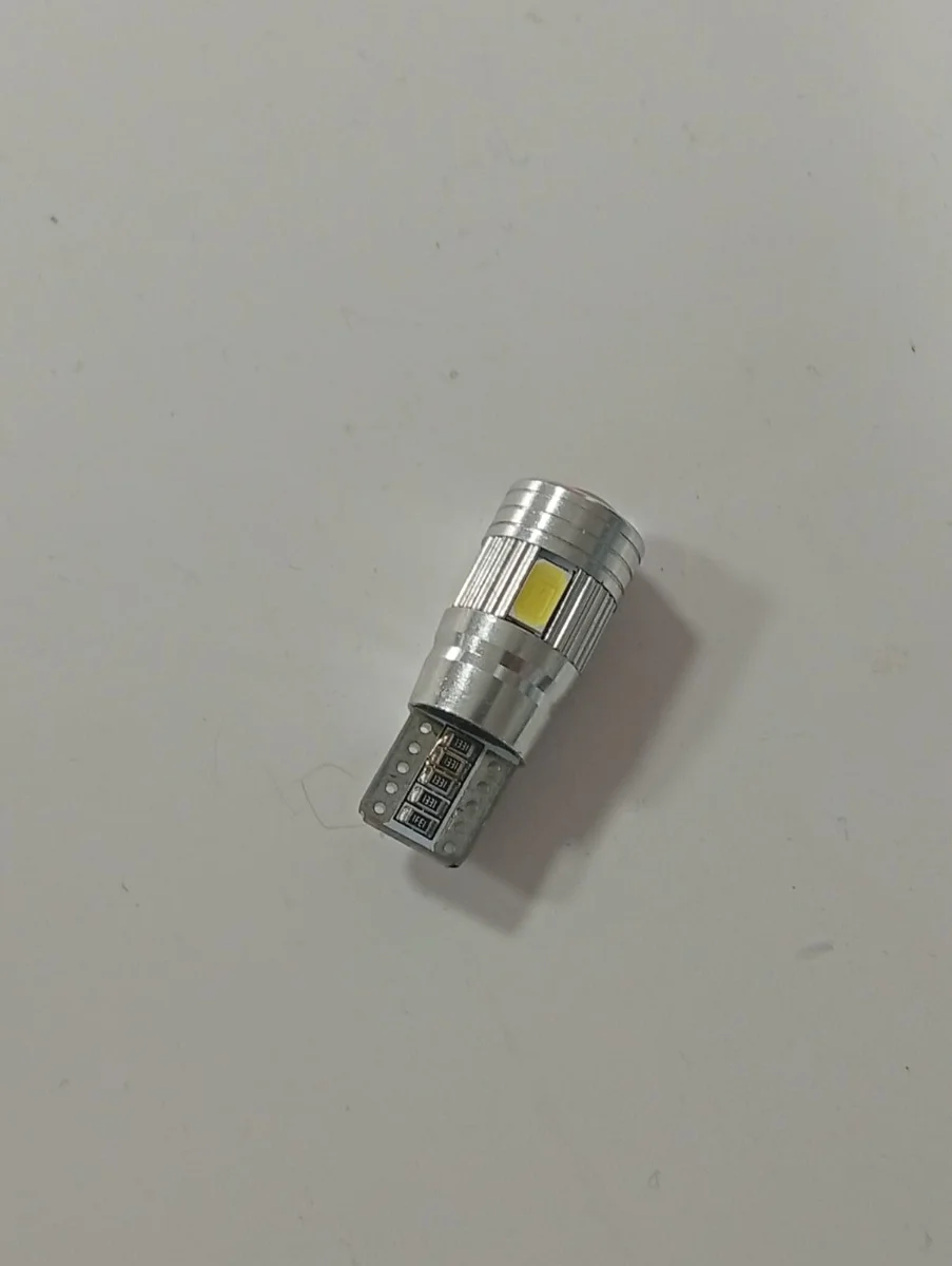 Lámpara LED automotor con base bayoneta
