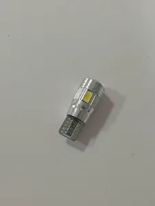Lámpara LED automotor con base bayoneta