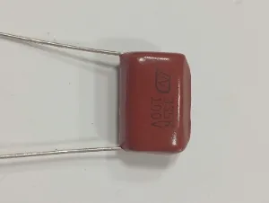 Capacitor de poliéster 335K 250 V