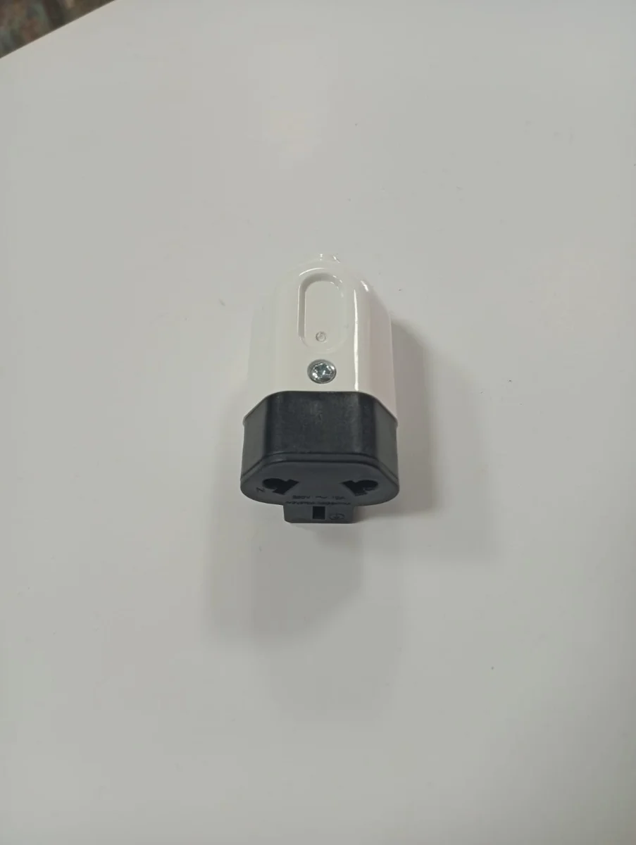 Adaptador de enchufe a toma universal