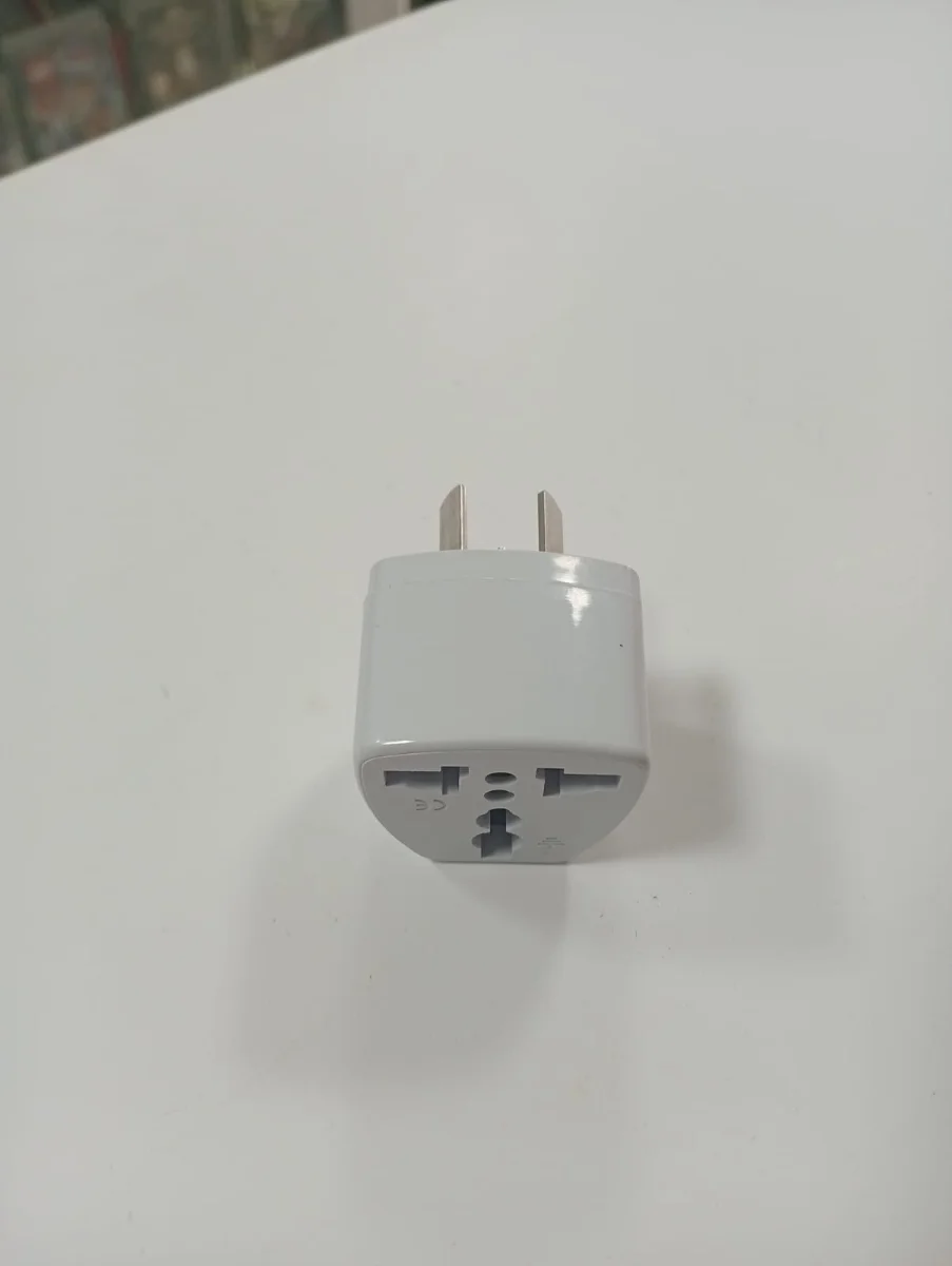 Adaptador universal de viaje con ficha de 2 patas