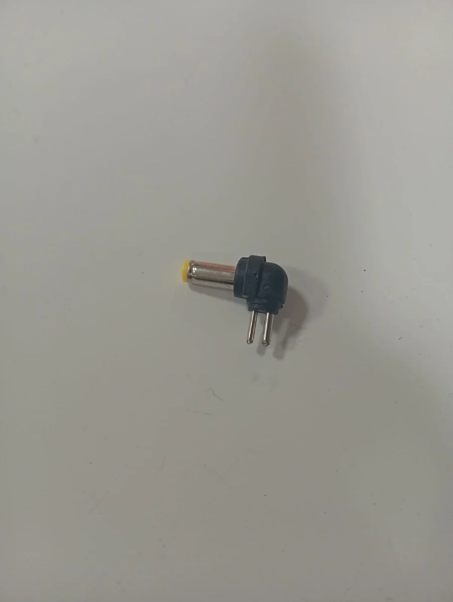 Jack DC de panel con punta identificadora amarilla