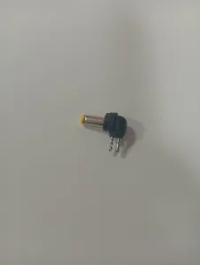 Jack DC de panel con punta identificadora amarilla