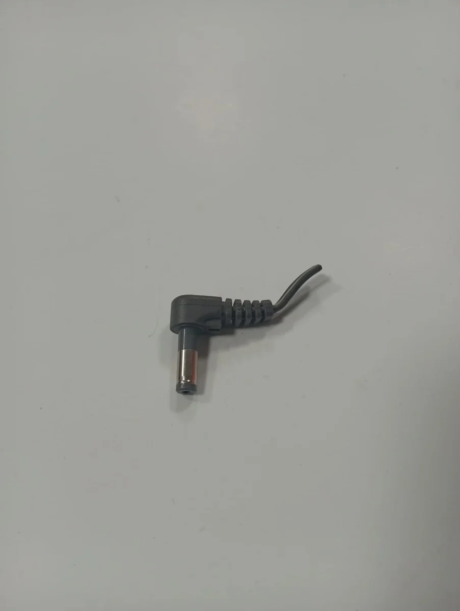 Conector DC en ángulo tipo barril