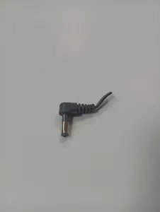 Conector DC en ángulo tipo barril