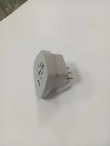 Adaptador universal de viaje con ficha de 2 patas