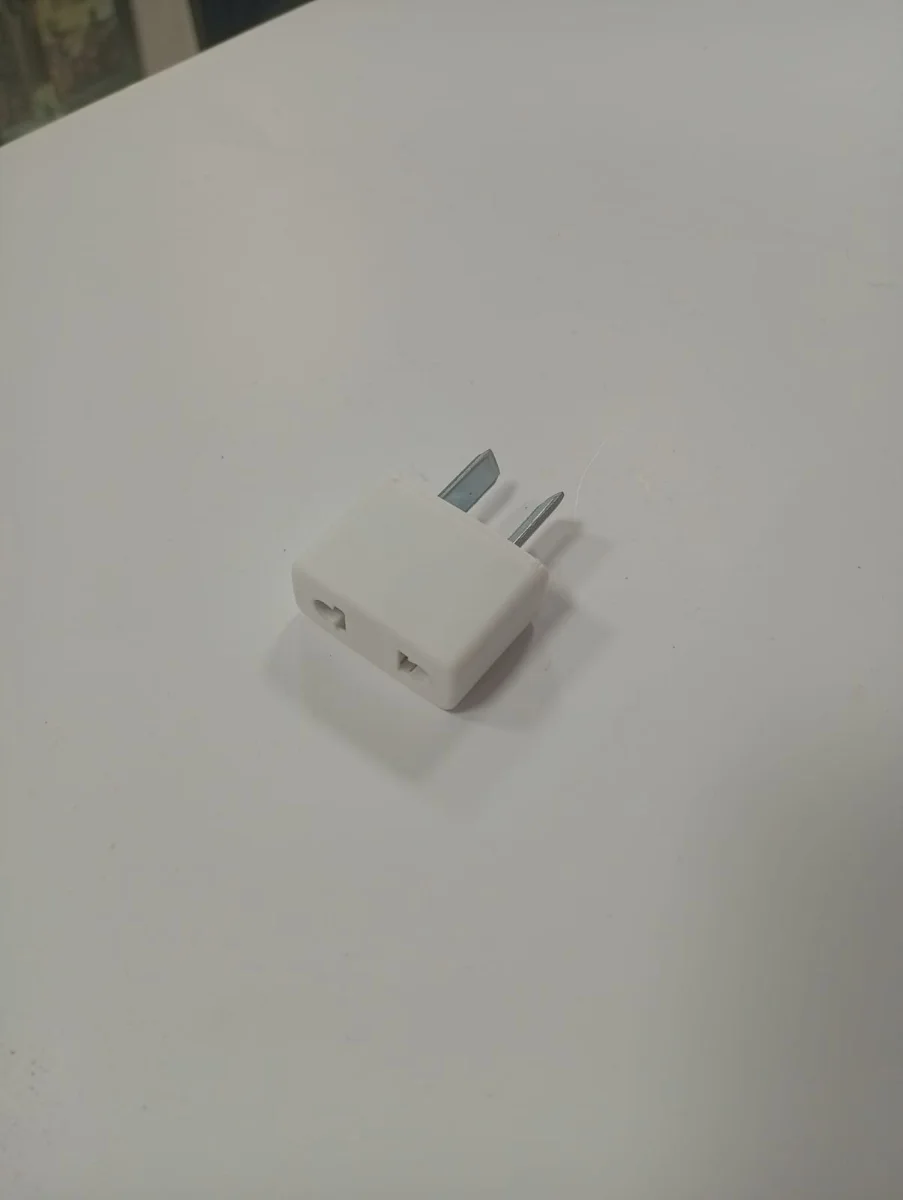 Adaptador eléctrico a toma universal