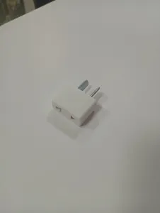 Adaptador eléctrico a toma universal