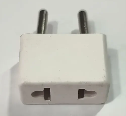 Adaptador Ficha de 2 pata planas a 2 patas redonda