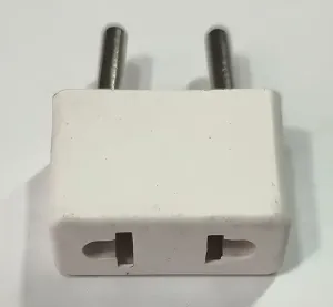 Adaptador Ficha de 2 pata planas a 2 patas redonda