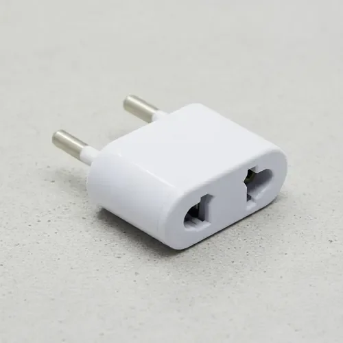 Adaptador universal de viaje con ficha de 2 patas — foto 1