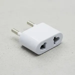 Adaptador universal de viaje con ficha de 2 patas