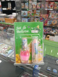 Set de belleza Disney con esmaltes y accesorios