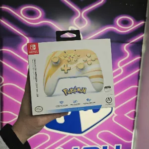 Joystick Nintendo Switch Edición Pokémon Blanco y Dorado