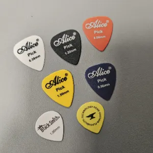 Púas para guitarra surtidas