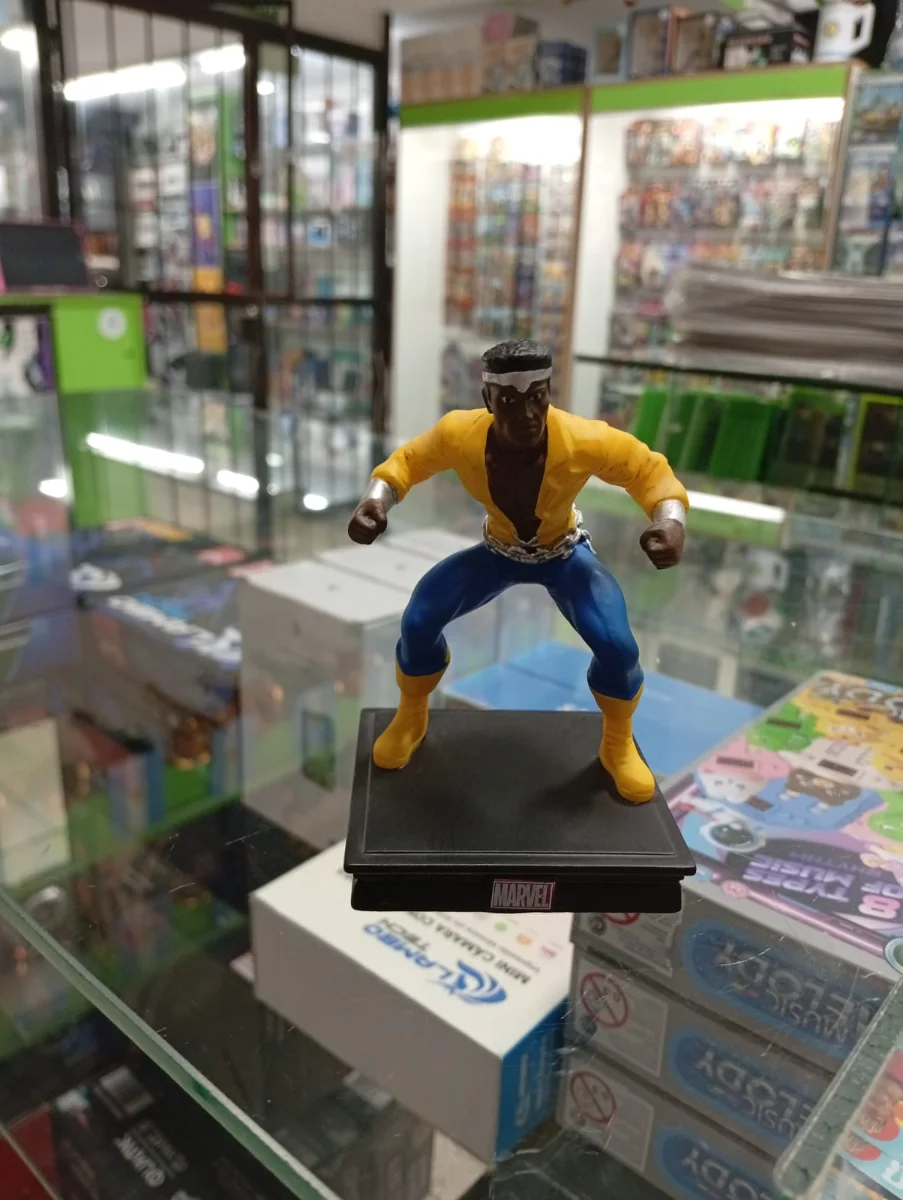 Figura coleccionable de Luke Cage