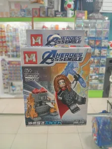Figura armable Avengers de superheroína pelirroja