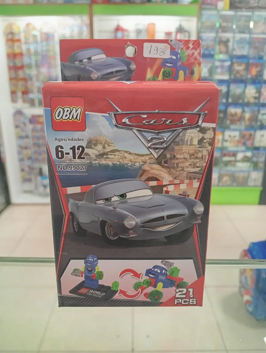 Set de bloques armables Cars con auto negro en escena navideña