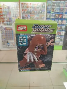 Figura armable Super Heroes de villano marrón con garras